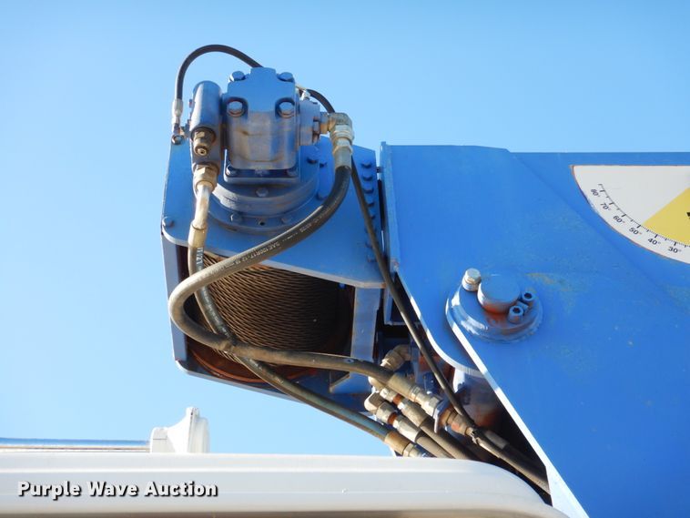 image for item FF9131 1996 International 2574 crane truck