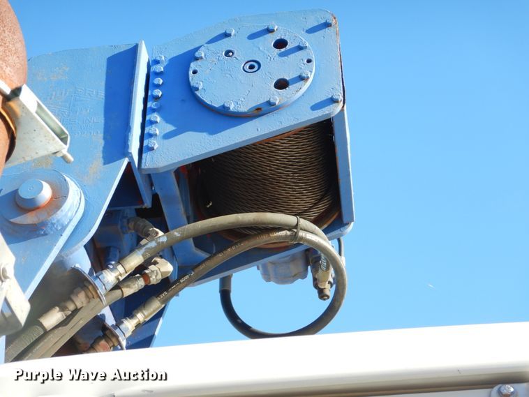 image for item FF9131 1996 International 2574 crane truck