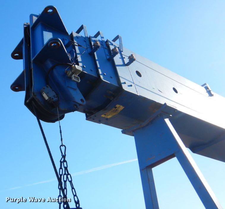 image for item FF9131 1996 International 2574 crane truck