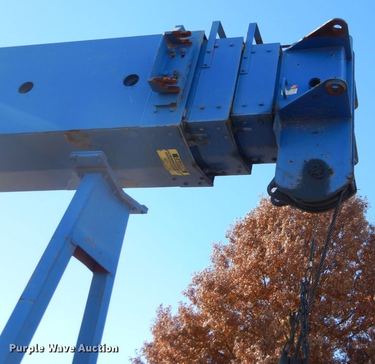 image for item FF9131 1996 International 2574 crane truck