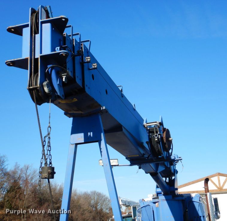 image for item FF9131 1996 International 2574 crane truck