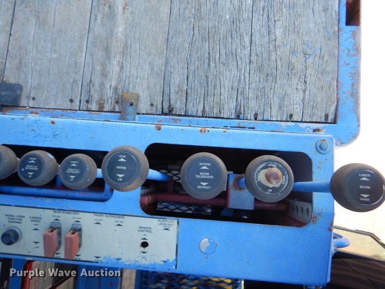 image for item FF9131 1996 International 2574 crane truck