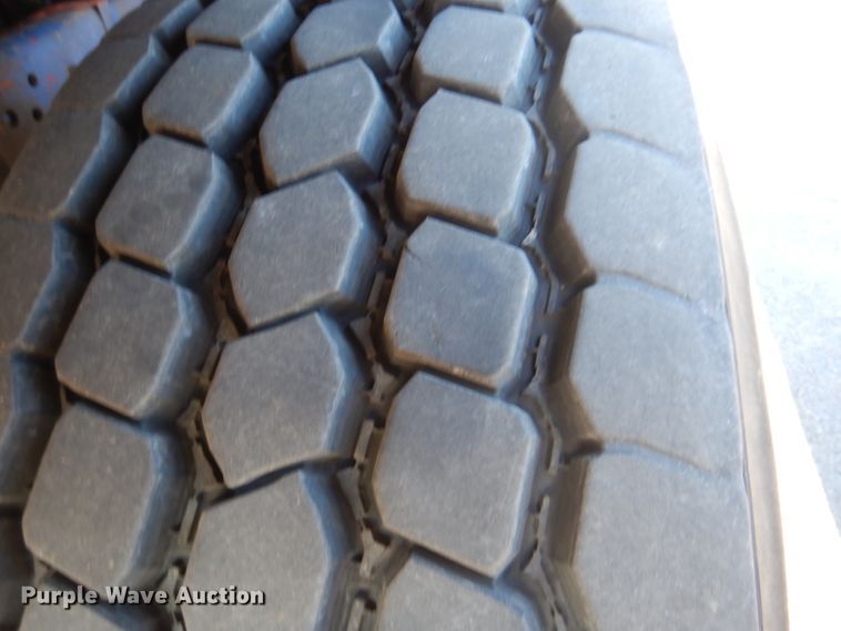 image for item FF9131 1996 International 2574 crane truck