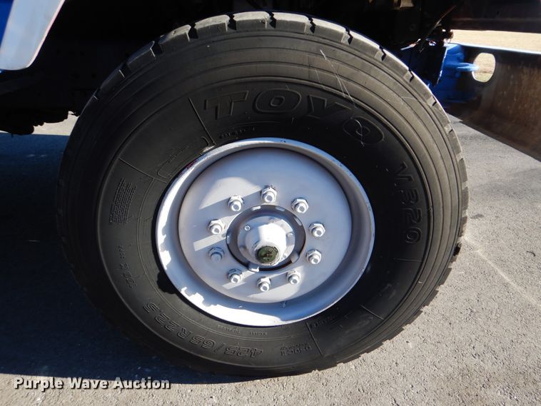 image for item FF9131 1996 International 2574 crane truck