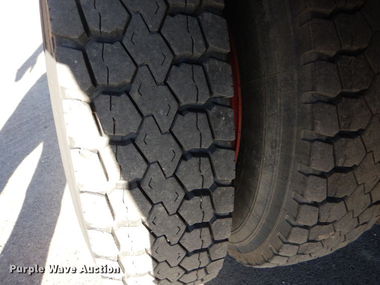 image for item FF9131 1996 International 2574 crane truck