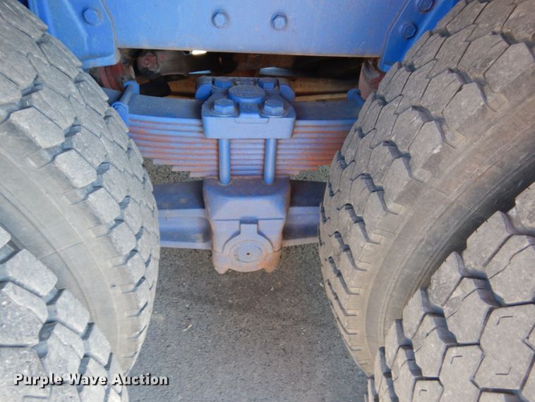 image for item FF9131 1996 International 2574 crane truck