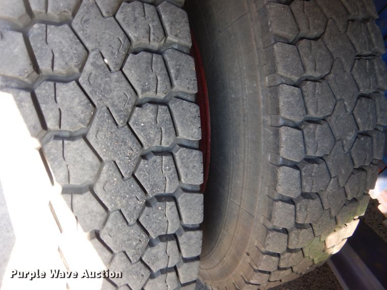 image for item FF9131 1996 International 2574 crane truck