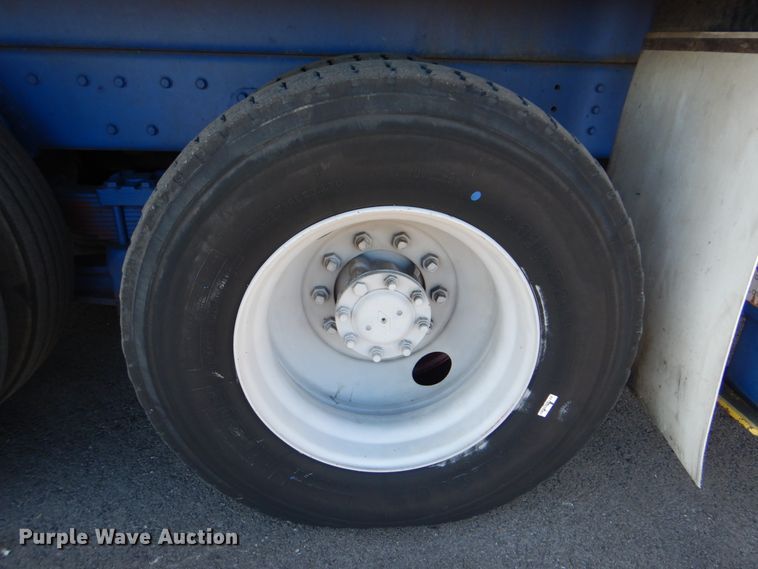 image for item FF9131 1996 International 2574 crane truck