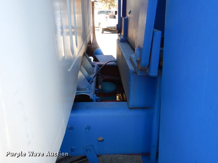 image for item FF9131 1996 International 2574 crane truck