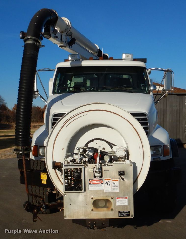 image for item FF9132 2005 Sterling L-Line vacuum truck