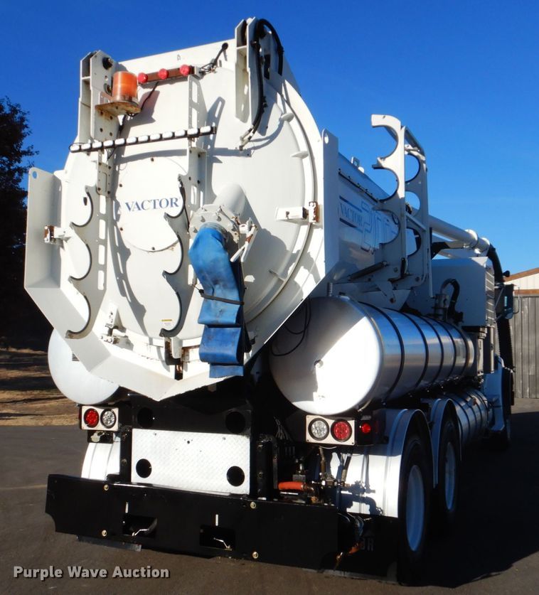 image for item FF9132 2005 Sterling L-Line vacuum truck