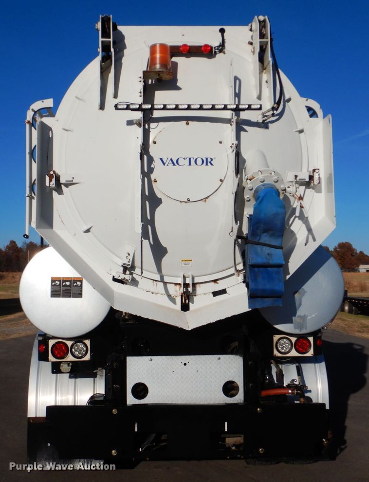 image for item FF9132 2005 Sterling L-Line vacuum truck