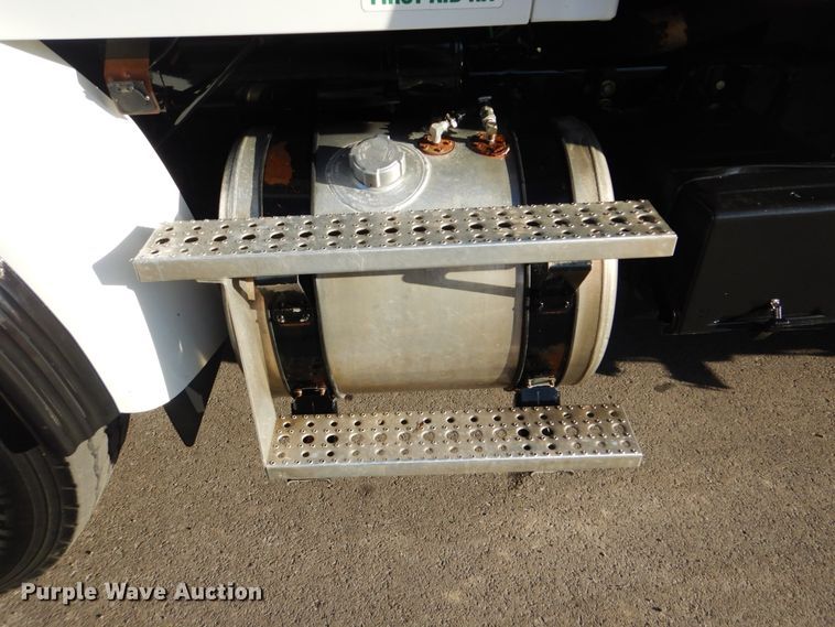 image for item FF9132 2005 Sterling L-Line vacuum truck