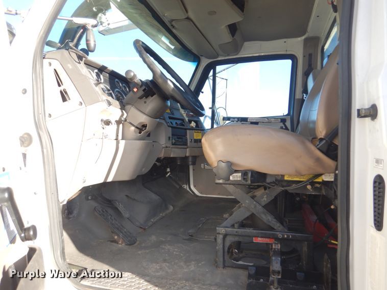 image for item FF9132 2005 Sterling L-Line vacuum truck