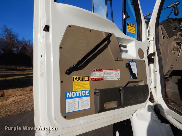 image for item FF9132 2005 Sterling L-Line vacuum truck