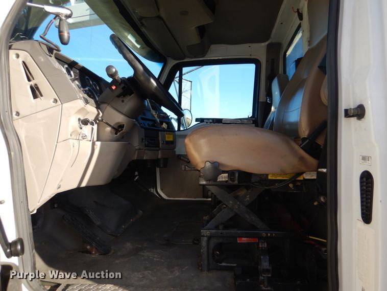 image for item FF9132 2005 Sterling L-Line vacuum truck