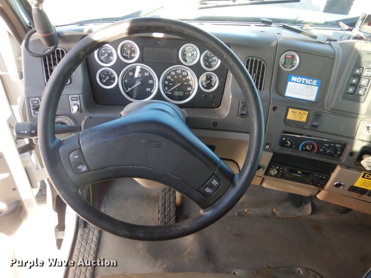 image for item FF9132 2005 Sterling L-Line vacuum truck