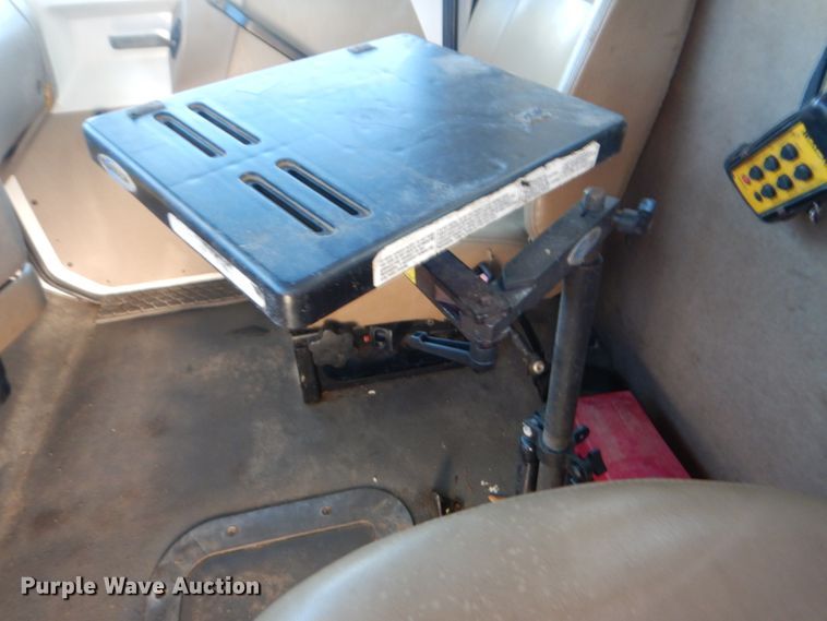 image for item FF9132 2005 Sterling L-Line vacuum truck