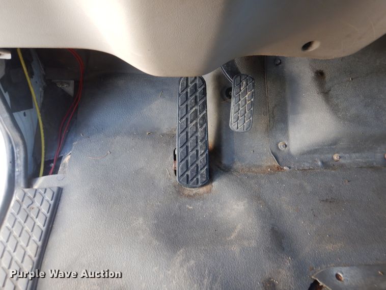 image for item FF9132 2005 Sterling L-Line vacuum truck