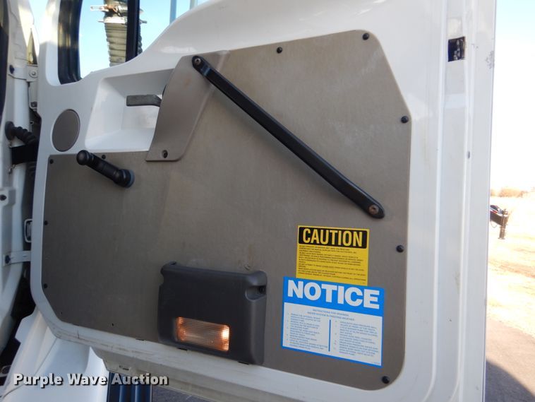 image for item FF9132 2005 Sterling L-Line vacuum truck