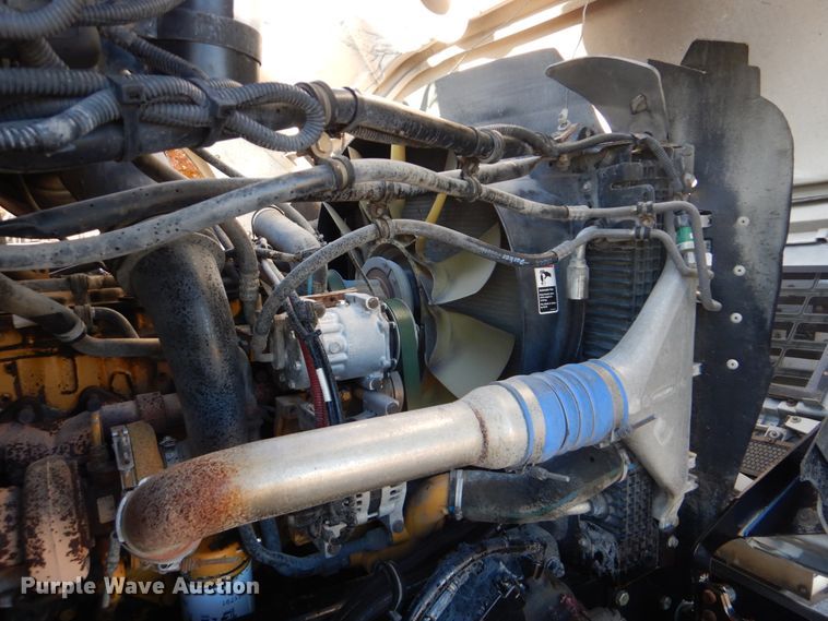 image for item FF9132 2005 Sterling L-Line vacuum truck