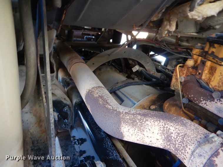 image for item FF9132 2005 Sterling L-Line vacuum truck