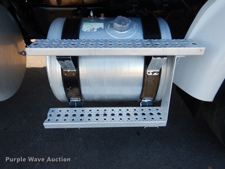 image for item FF9132 2005 Sterling L-Line vacuum truck