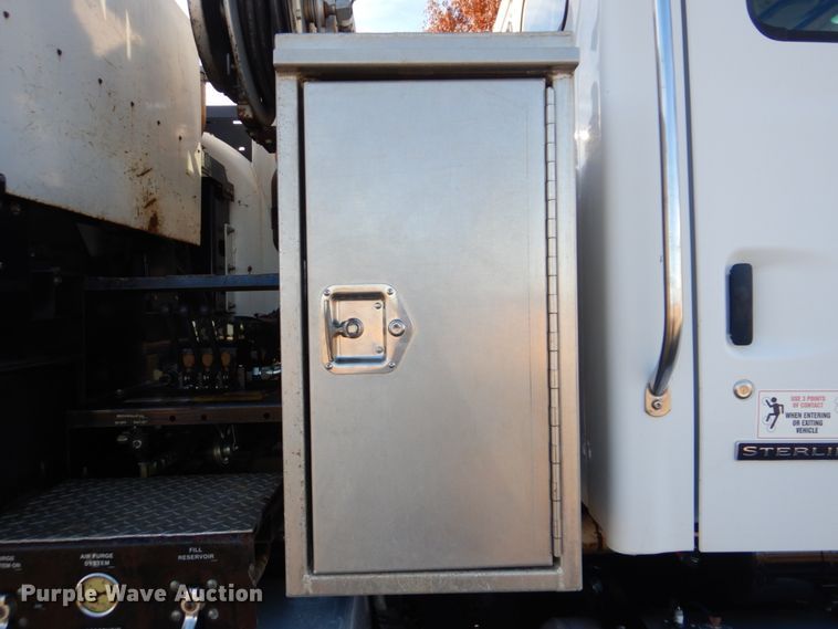 image for item FF9132 2005 Sterling L-Line vacuum truck