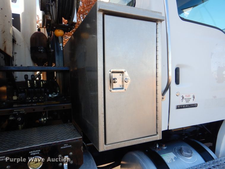 image for item FF9132 2005 Sterling L-Line vacuum truck