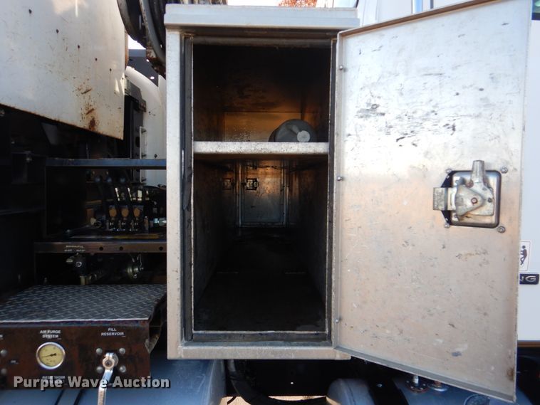 image for item FF9132 2005 Sterling L-Line vacuum truck