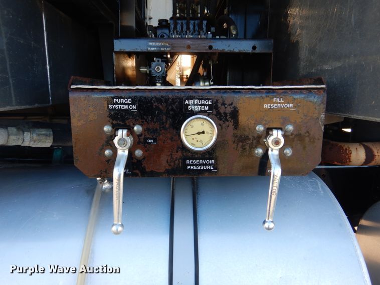 image for item FF9132 2005 Sterling L-Line vacuum truck