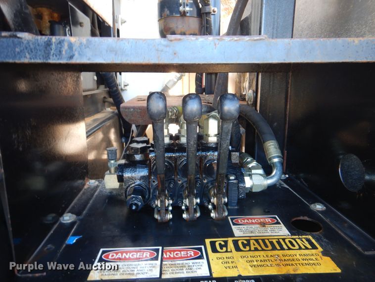 image for item FF9132 2005 Sterling L-Line vacuum truck