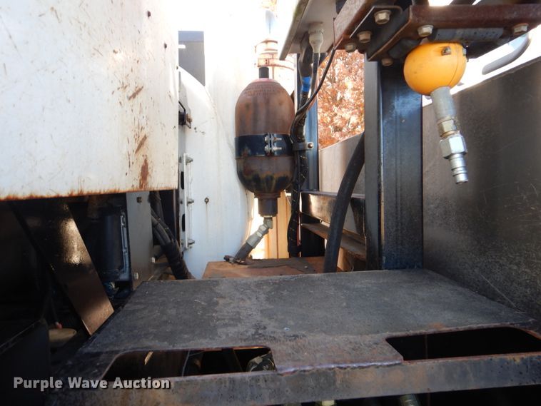 image for item FF9132 2005 Sterling L-Line vacuum truck