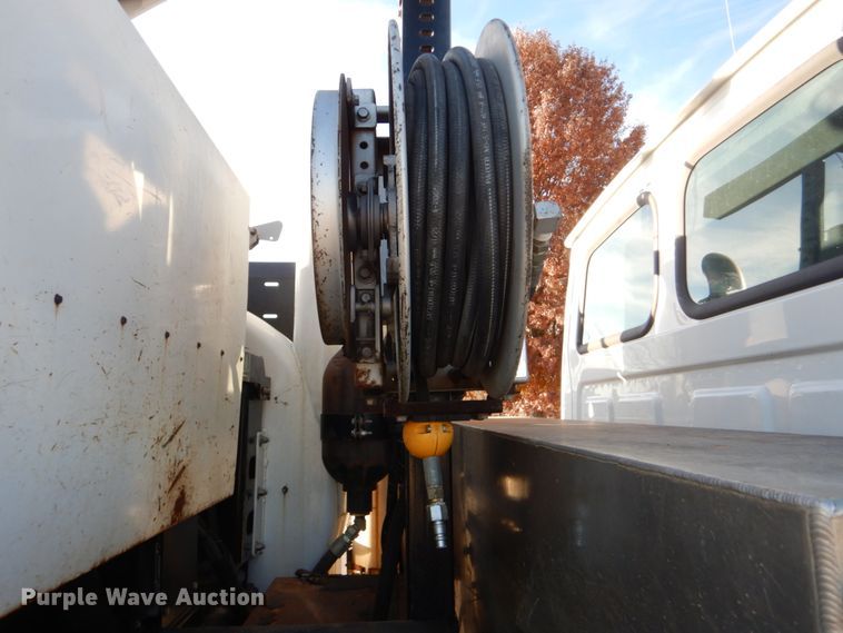 image for item FF9132 2005 Sterling L-Line vacuum truck