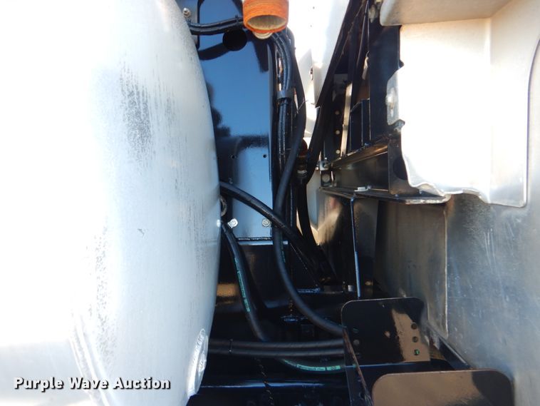 image for item FF9132 2005 Sterling L-Line vacuum truck