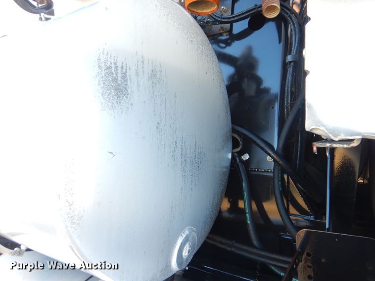 image for item FF9132 2005 Sterling L-Line vacuum truck