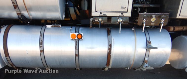 image for item FF9132 2005 Sterling L-Line vacuum truck