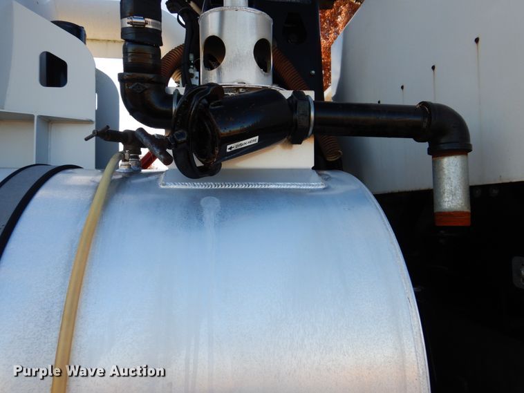 image for item FF9132 2005 Sterling L-Line vacuum truck