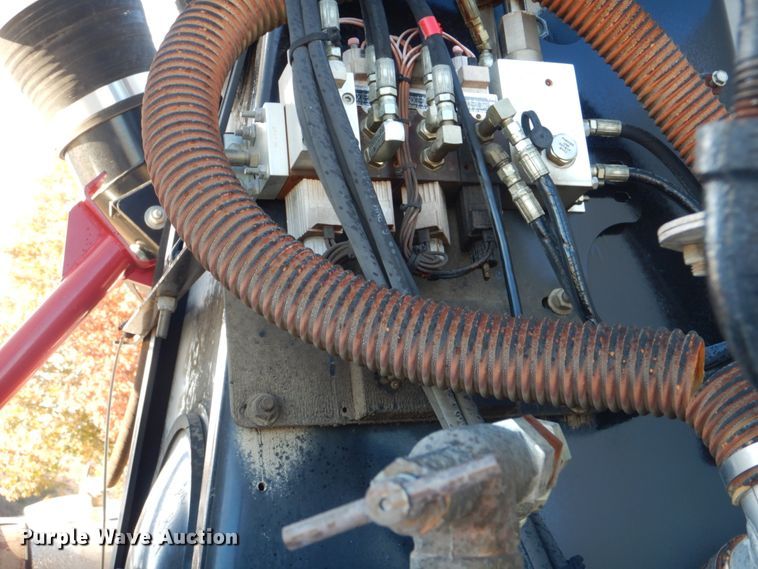 image for item FF9132 2005 Sterling L-Line vacuum truck