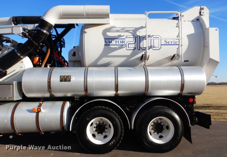 image for item FF9132 2005 Sterling L-Line vacuum truck