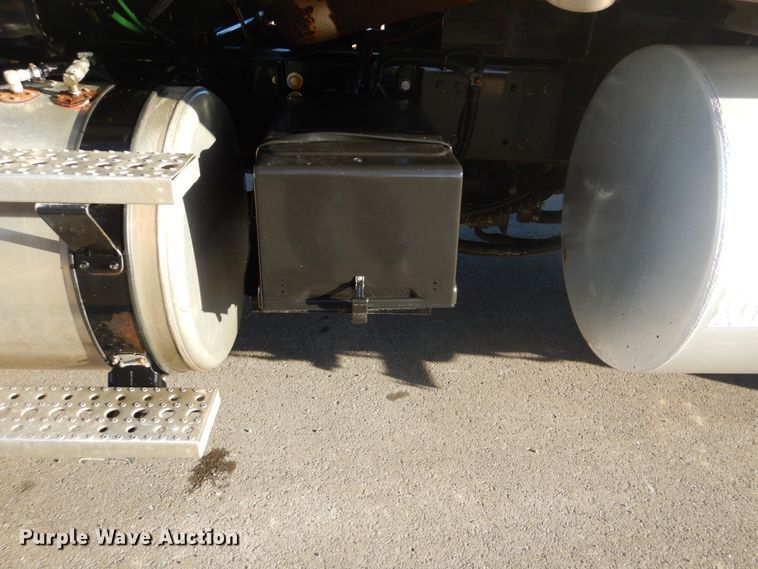 image for item FF9132 2005 Sterling L-Line vacuum truck