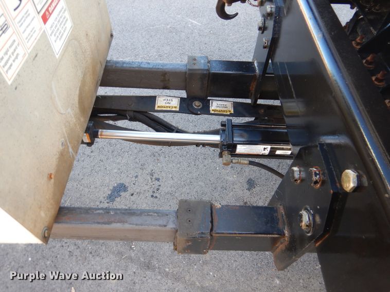 image for item FF9132 2005 Sterling L-Line vacuum truck