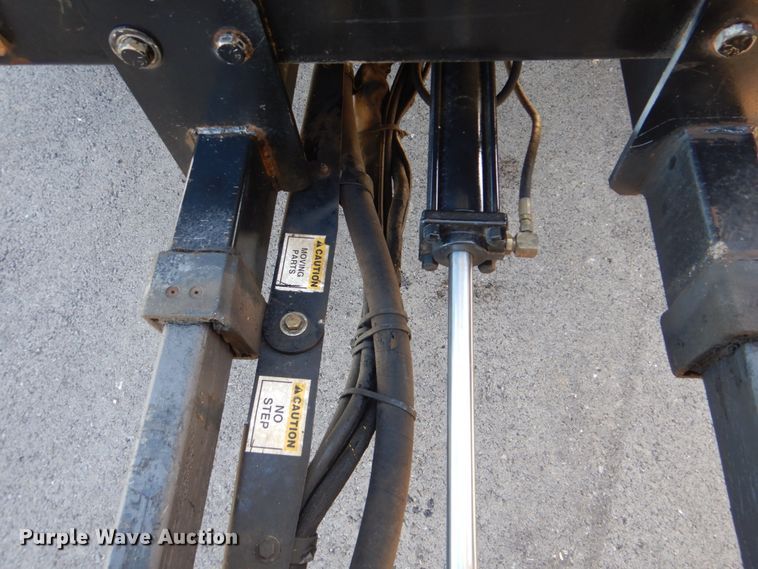 image for item FF9132 2005 Sterling L-Line vacuum truck