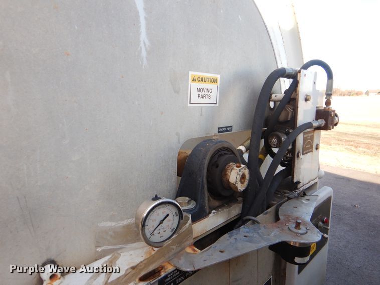 image for item FF9132 2005 Sterling L-Line vacuum truck