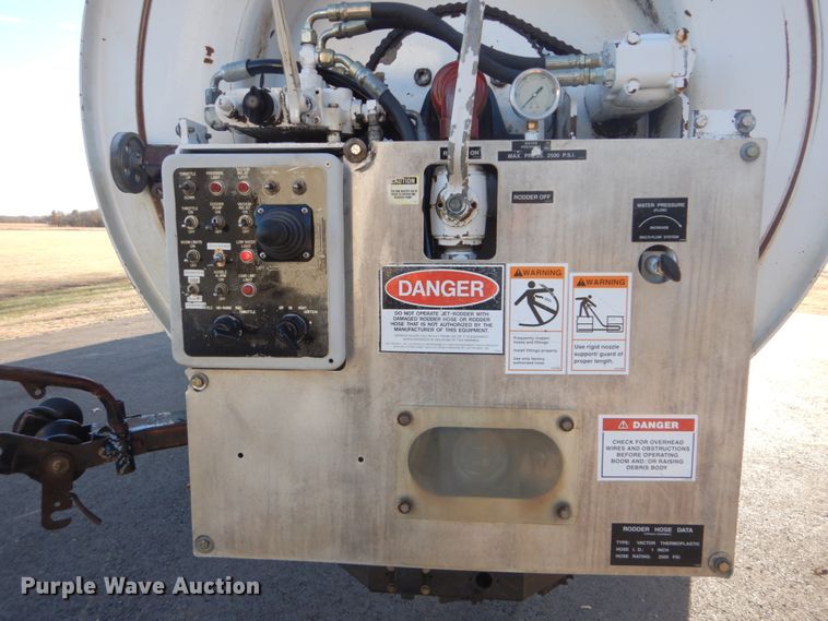 image for item FF9132 2005 Sterling L-Line vacuum truck