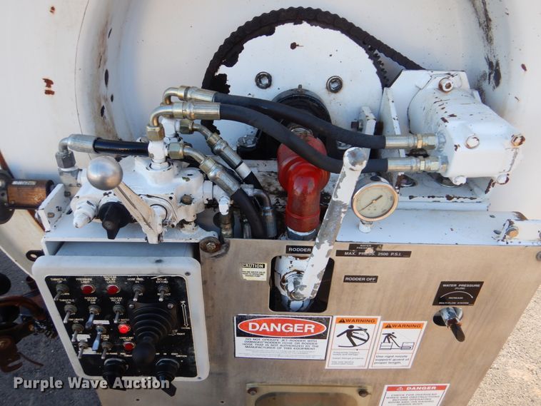 image for item FF9132 2005 Sterling L-Line vacuum truck