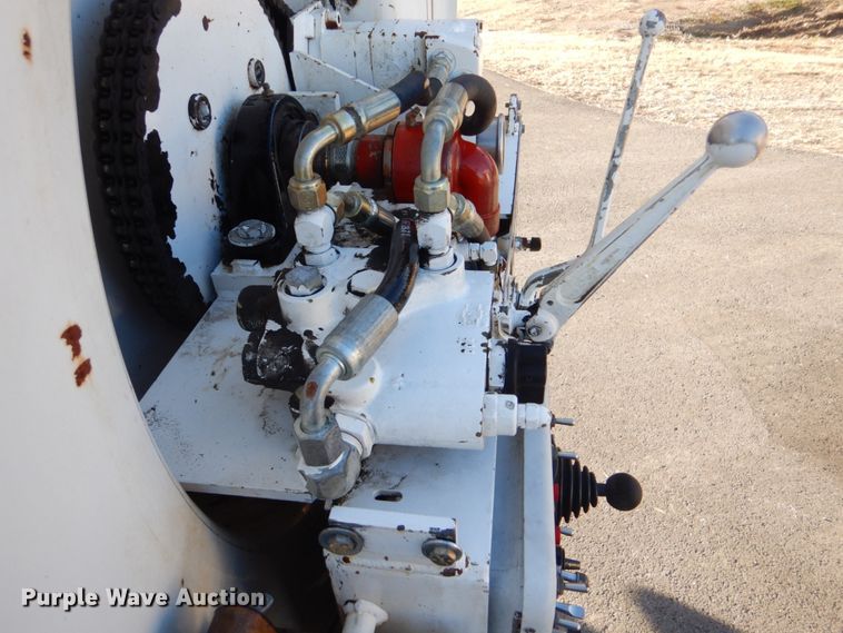 image for item FF9132 2005 Sterling L-Line vacuum truck