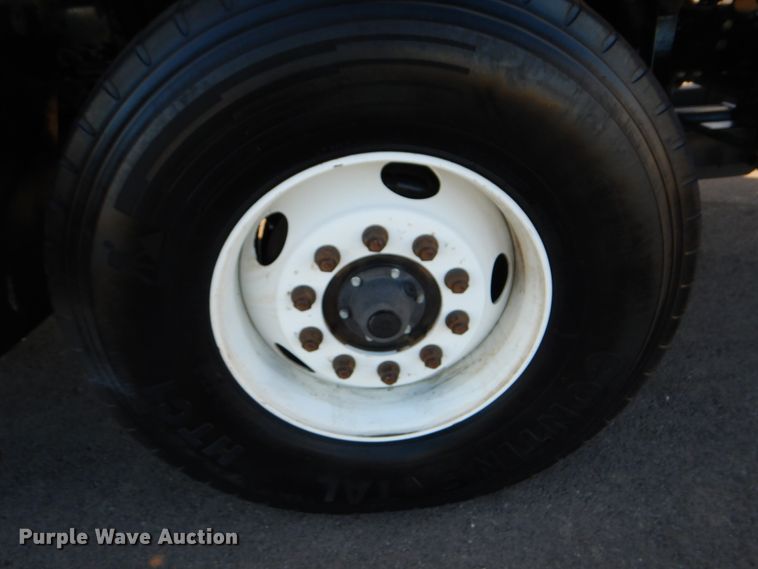 image for item FF9132 2005 Sterling L-Line vacuum truck