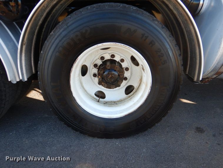 image for item FF9132 2005 Sterling L-Line vacuum truck