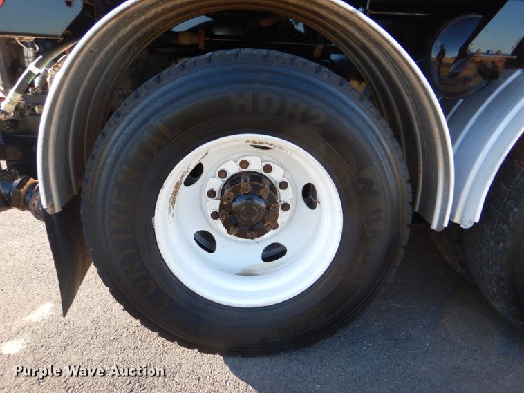 image for item FF9132 2005 Sterling L-Line vacuum truck